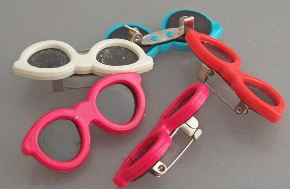 5 mini wee retro vintage plastic sunglass pins by oneripepeach
