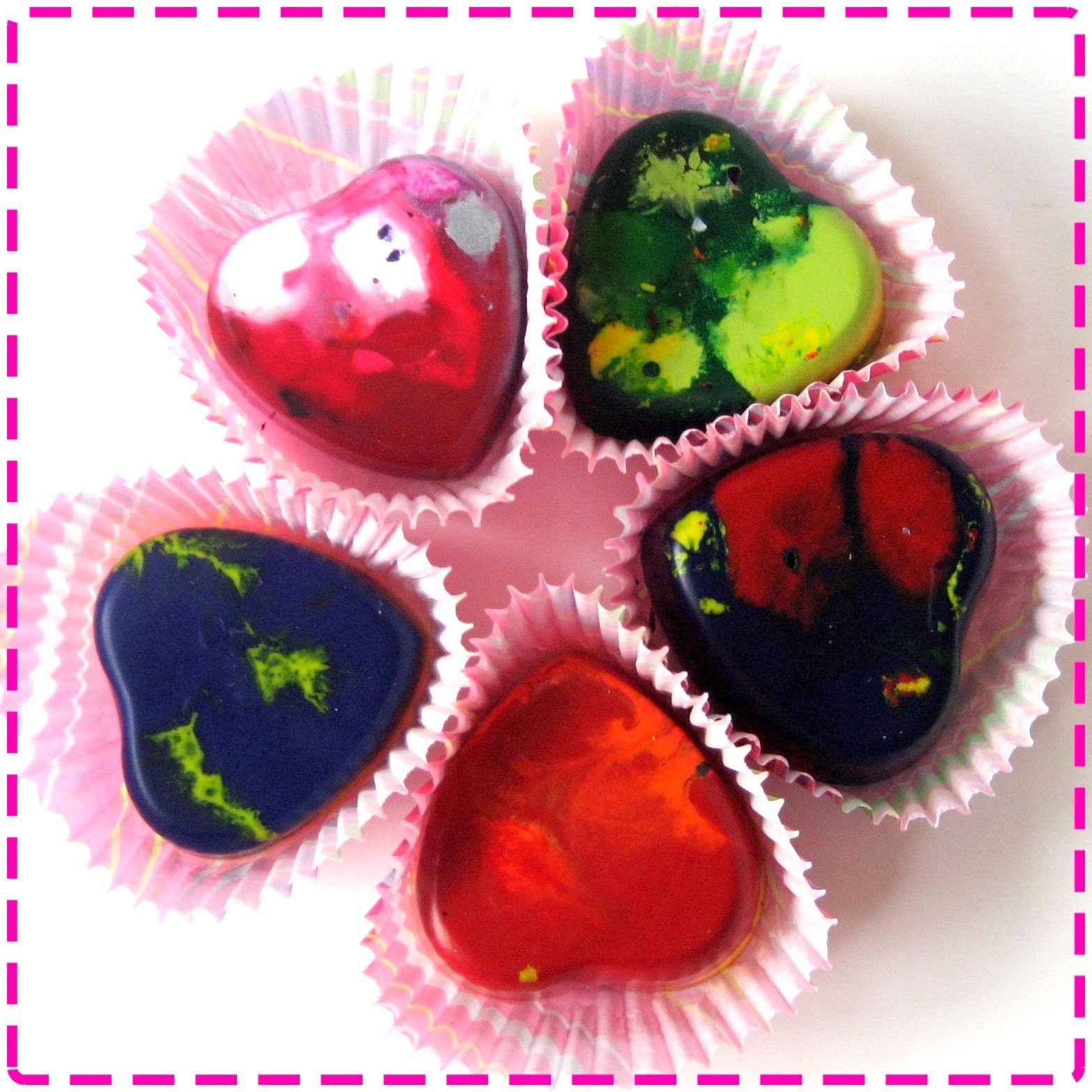 Kids' HEART CRAYONS - Coloring Party Favors - Set of (5) - Eco-Friendly Toys in Assorted Colors - Free Gift Box