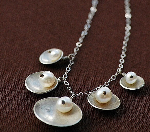 nesting pearls - necklace