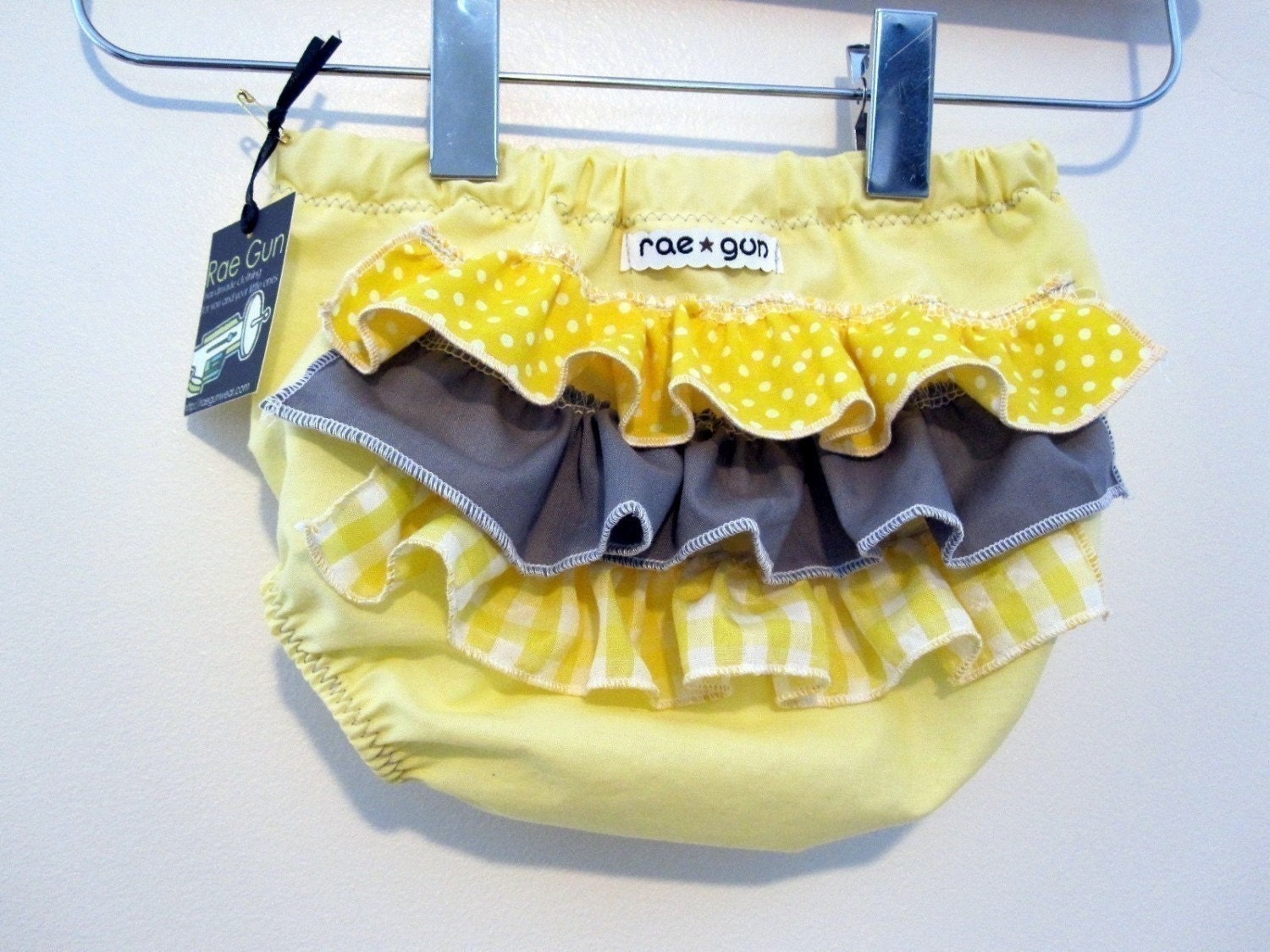 Baby Girl - Lovely Showers - Ruffle diaper covers - Bloomers - Toddler