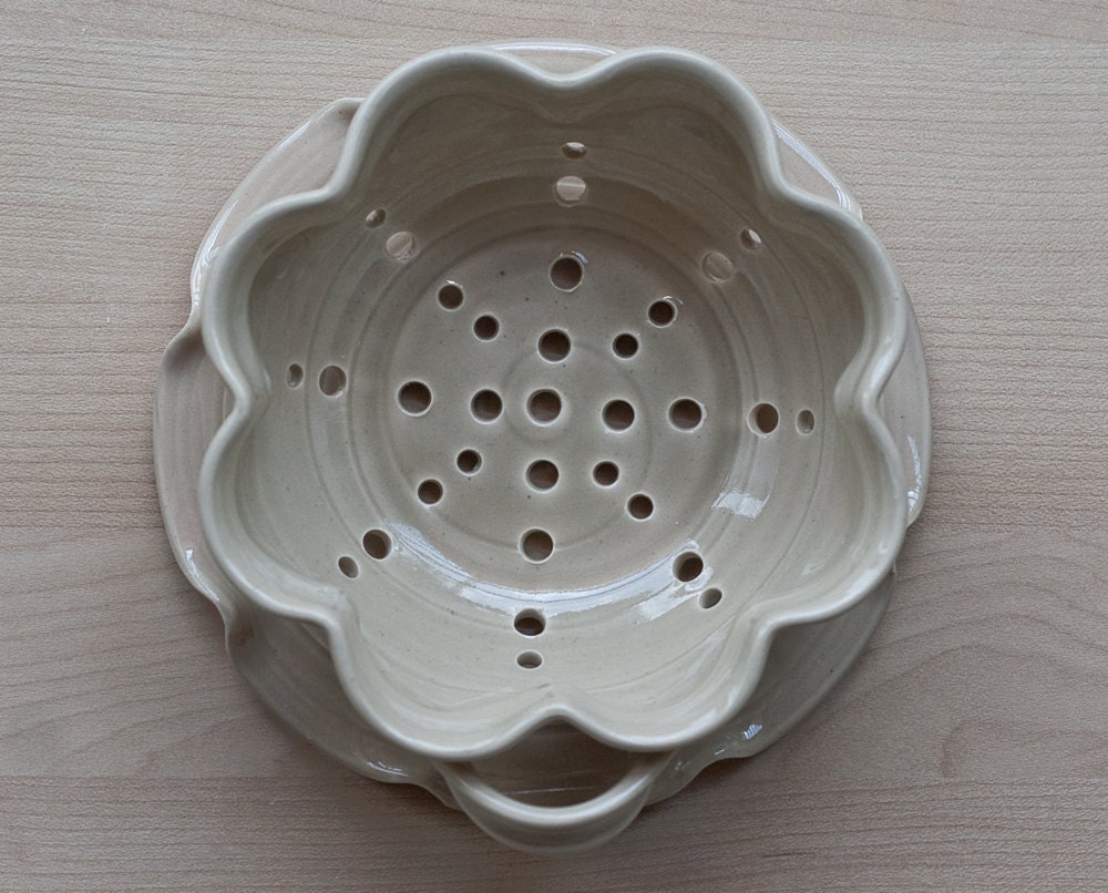 Floral Berry Bowl - Pottery Strainer - Small - Linen