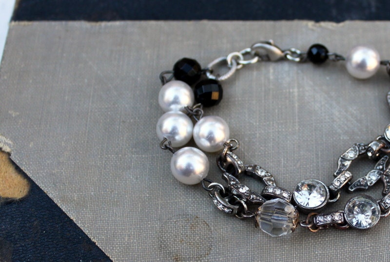 Vintage Rhinestone Glass Pearl and Onyx Bracelet.. Ritzy