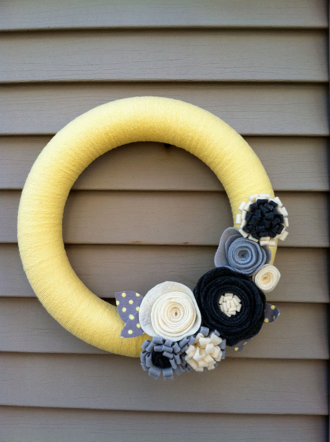 Yellow Yarn Wreath with Felt Flowers. Great for the summer.