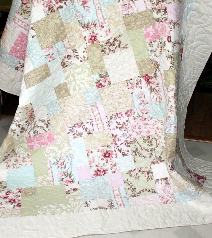 Pastel patchwork Quilt ISN'T IT ROMANTIC 65" x 80"
