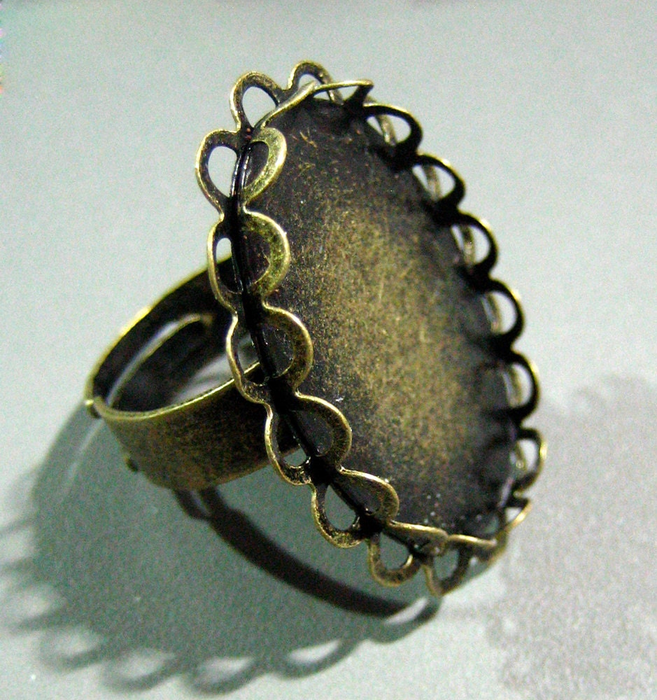 5 18x25mm Oval Bezel Rings, brass plated with a double lace edge (lead and nickel free)
