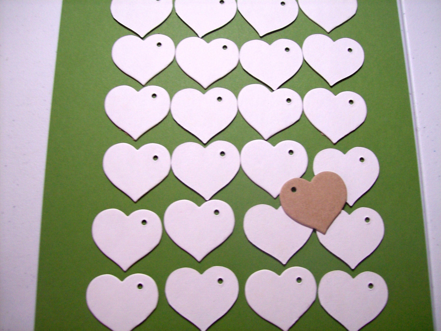 Chipboard heart tags, 25 white chipboard