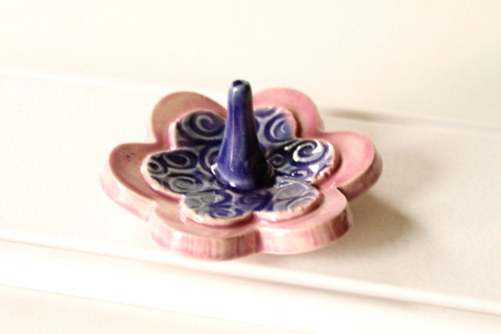 One Double Flower Ring Catcher in Blue and Pink