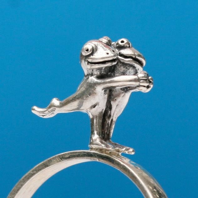Tiny Sterling Silver Dancing frogs Love Ring size 8 by Zulasurfing