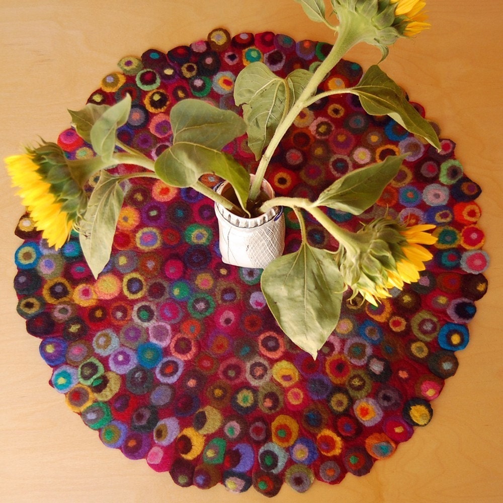 so many dots LARGE table runner