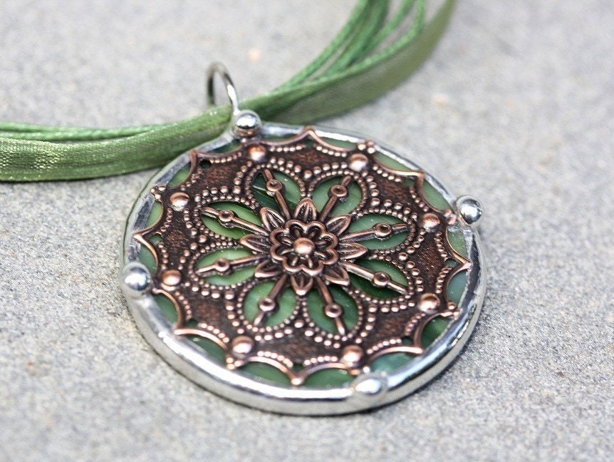 Round Stained Glass and Filigree Pendant (SGV-P5)