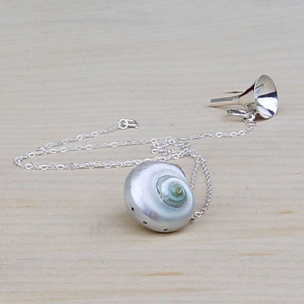 Powder Necklace