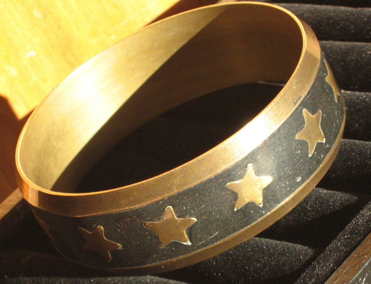 VinTagE BrasS ReTro AnTique ShaBBy UniQue StarS WidE BeveLeD BangLe BraceLet