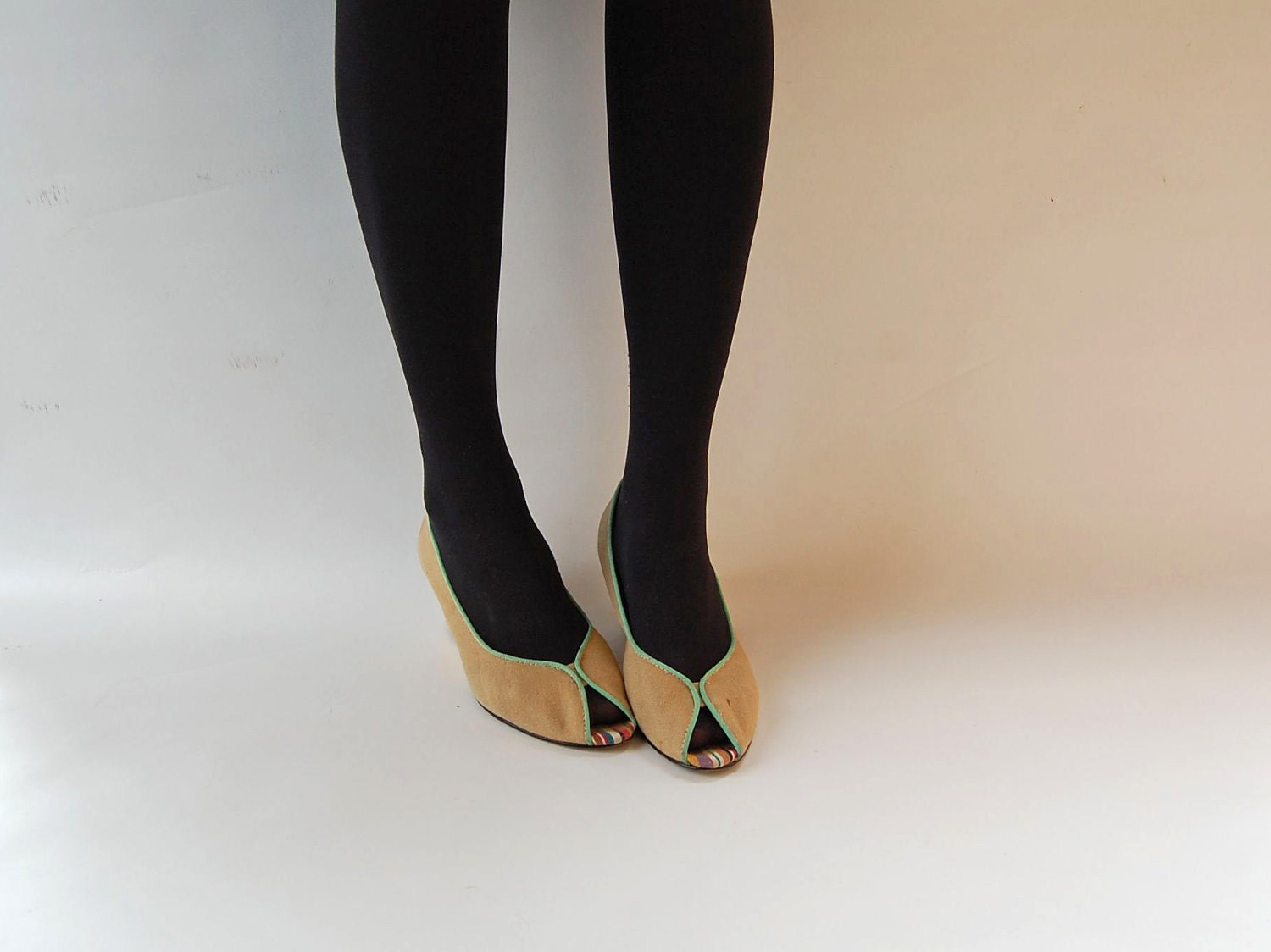 SALE// beige PEEP TOE canvas wedge heel shoes 8 - DaisyBrowneVintage