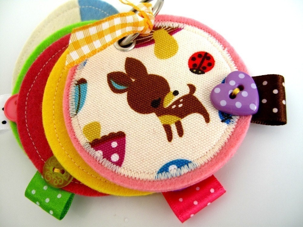 NeedleBook in Felt Discs DEAR DEER with a bookring to bind