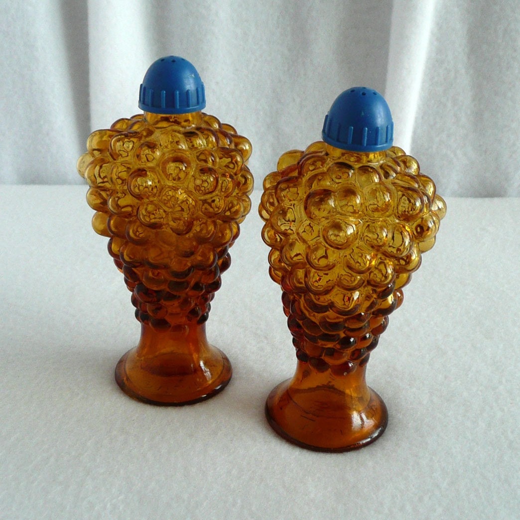 Salt and Pepper Shakers Grape Clusters N. Gori by SweetRiceVintage