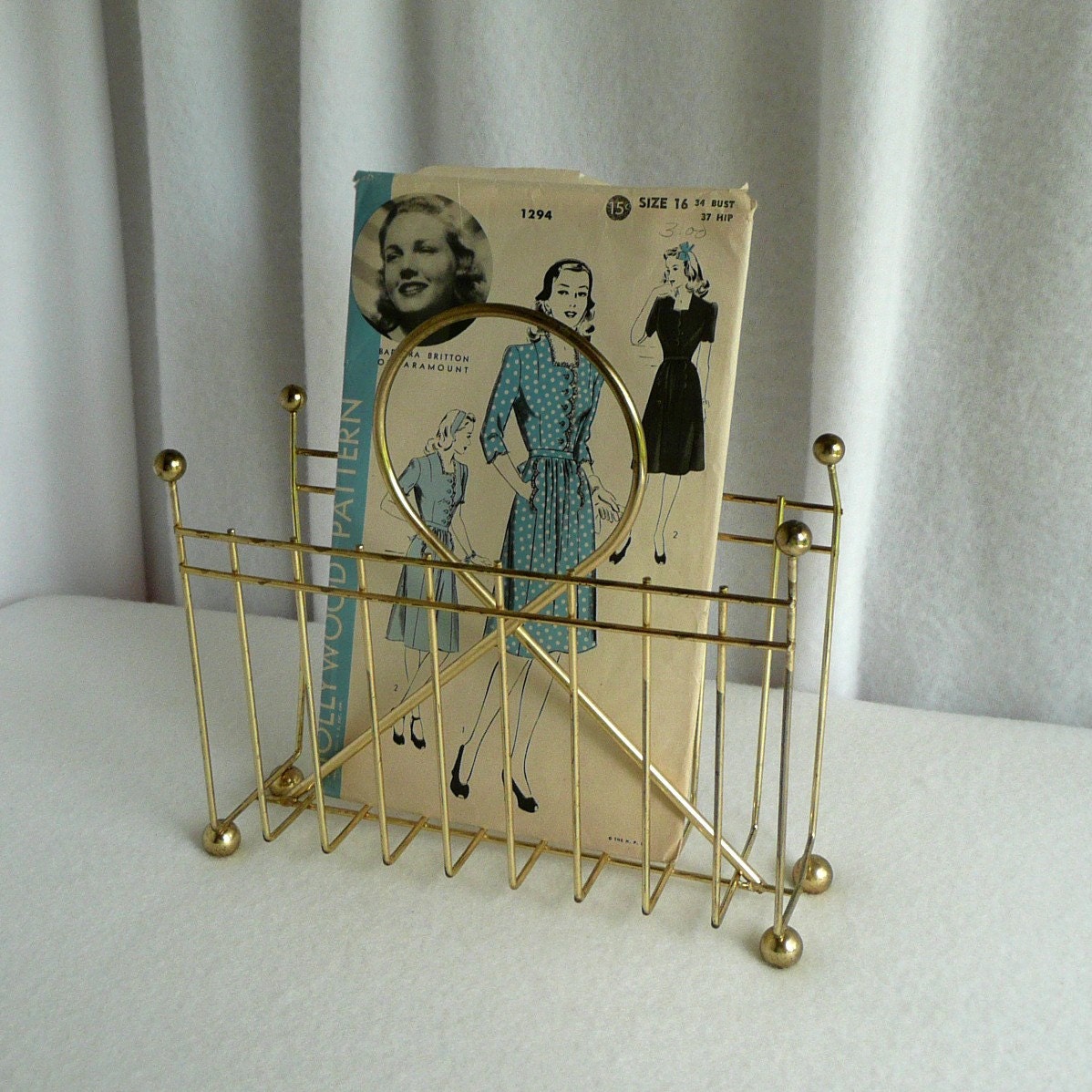 Retro Napkin Holder Vintage Wire Metal Rack by SweetRiceVintage
