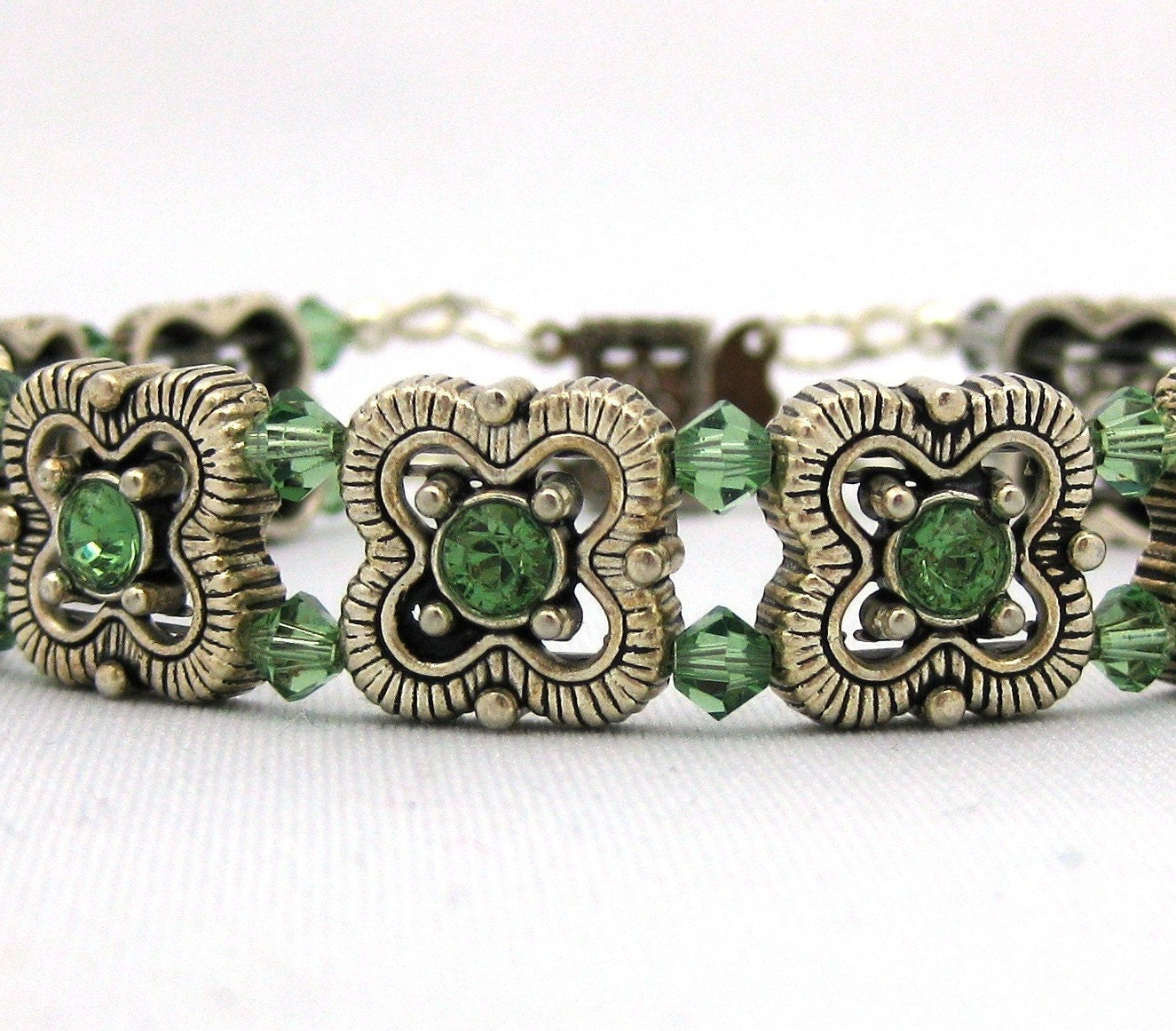 Clover - Bracelet (Green Swarovski Crystals in Silver Plated Beads and Clasp)