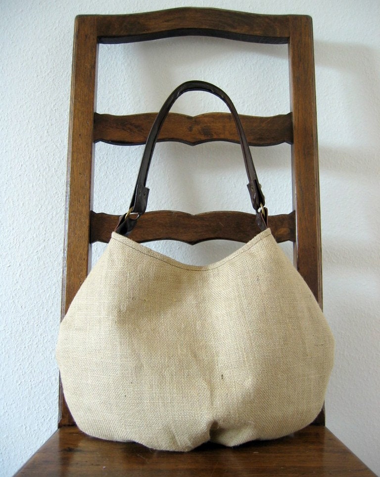 Auvenier Burlap Curved Hobo Bag with Leather in Natural Colour
