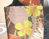 Retro brown floral vintage wallpaper box