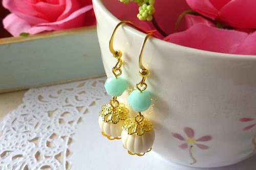 White Ribbed Beads and Mint Green Crystals Earrings. Bridesmaid Gifts. Bridal Party Gifts. Wedding Party Gifts.