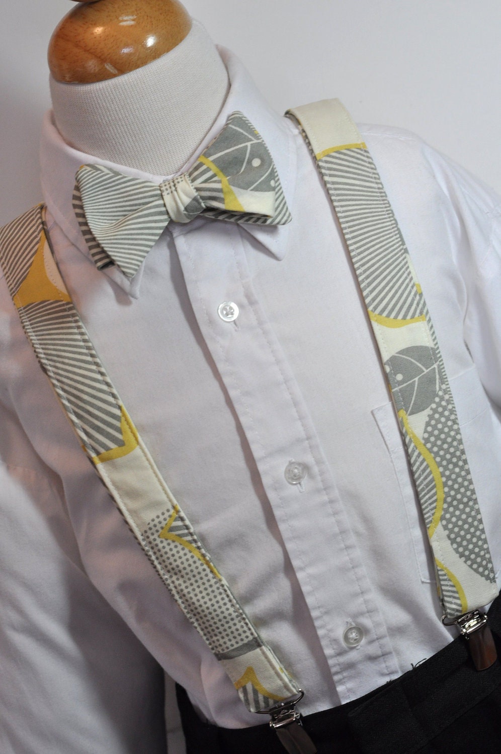 Mens Suspenders and Bowtie Set Grey Graphic Blossom
