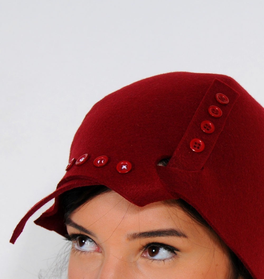 KNOT HAT IN BURGUNDY