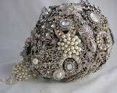 Letters4lilly The Royal Wedding Vintage Teardrop Bouquet of brooches 2 piece Set