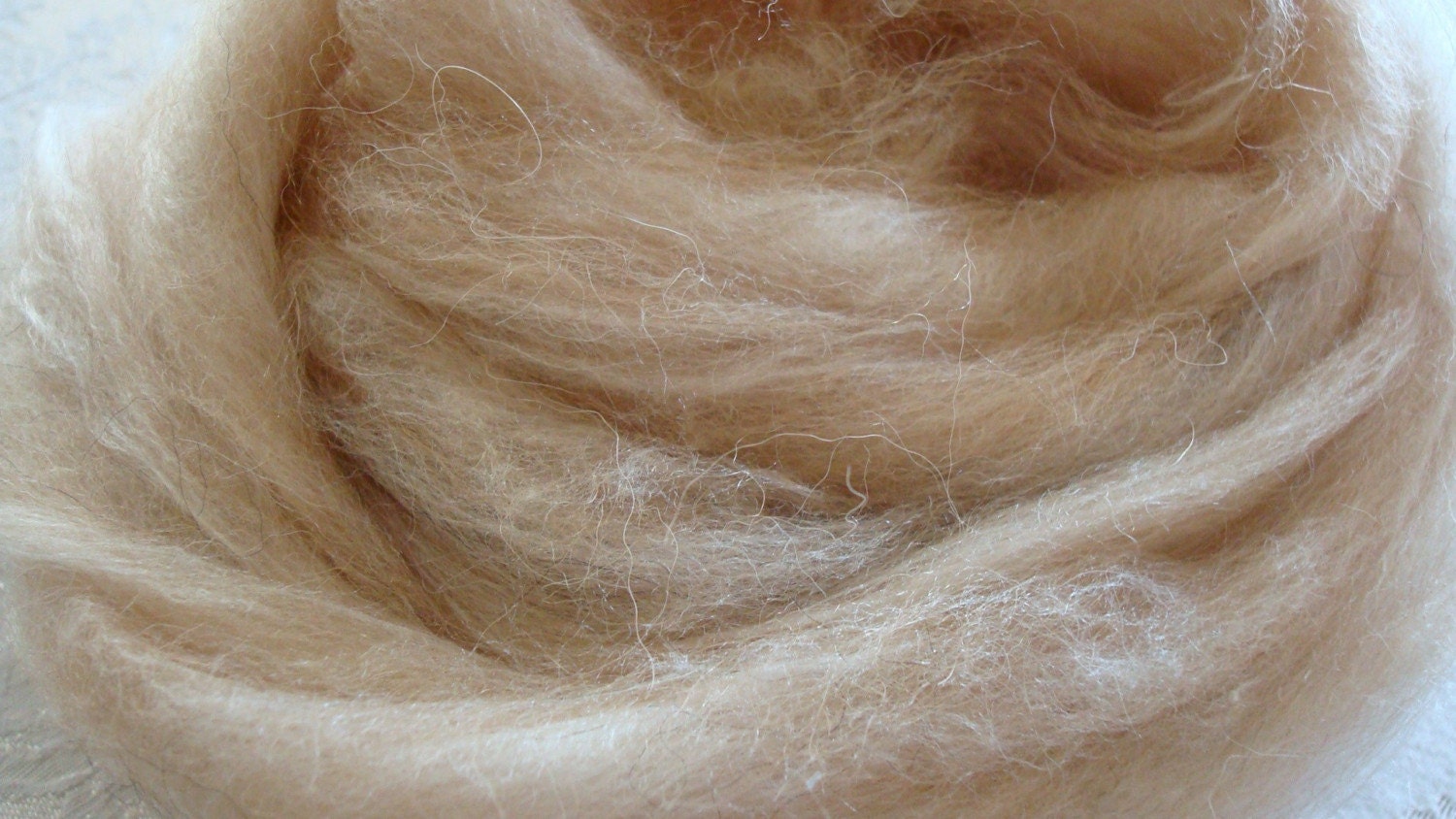 Roving, Spinning Alpaca / Silk, Light Fawn Natural colors - Spider web collection