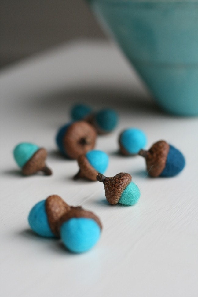 10 Blue Felt Acorns