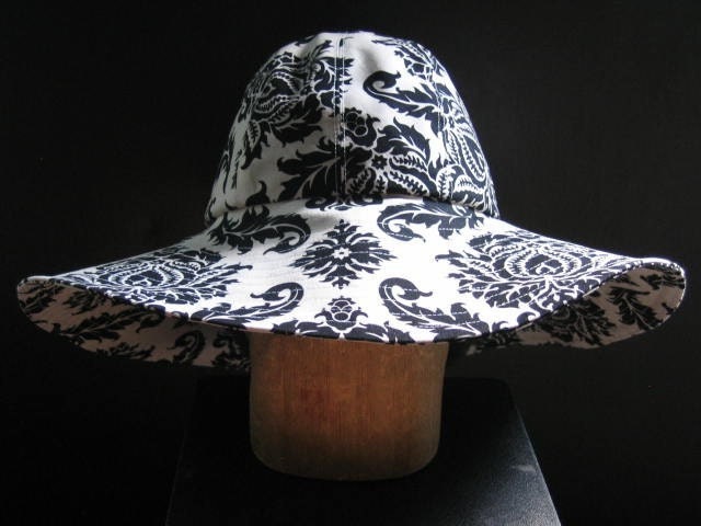 Womens Wide Brimmed Lightweight Cotton Sunhat - Black and White