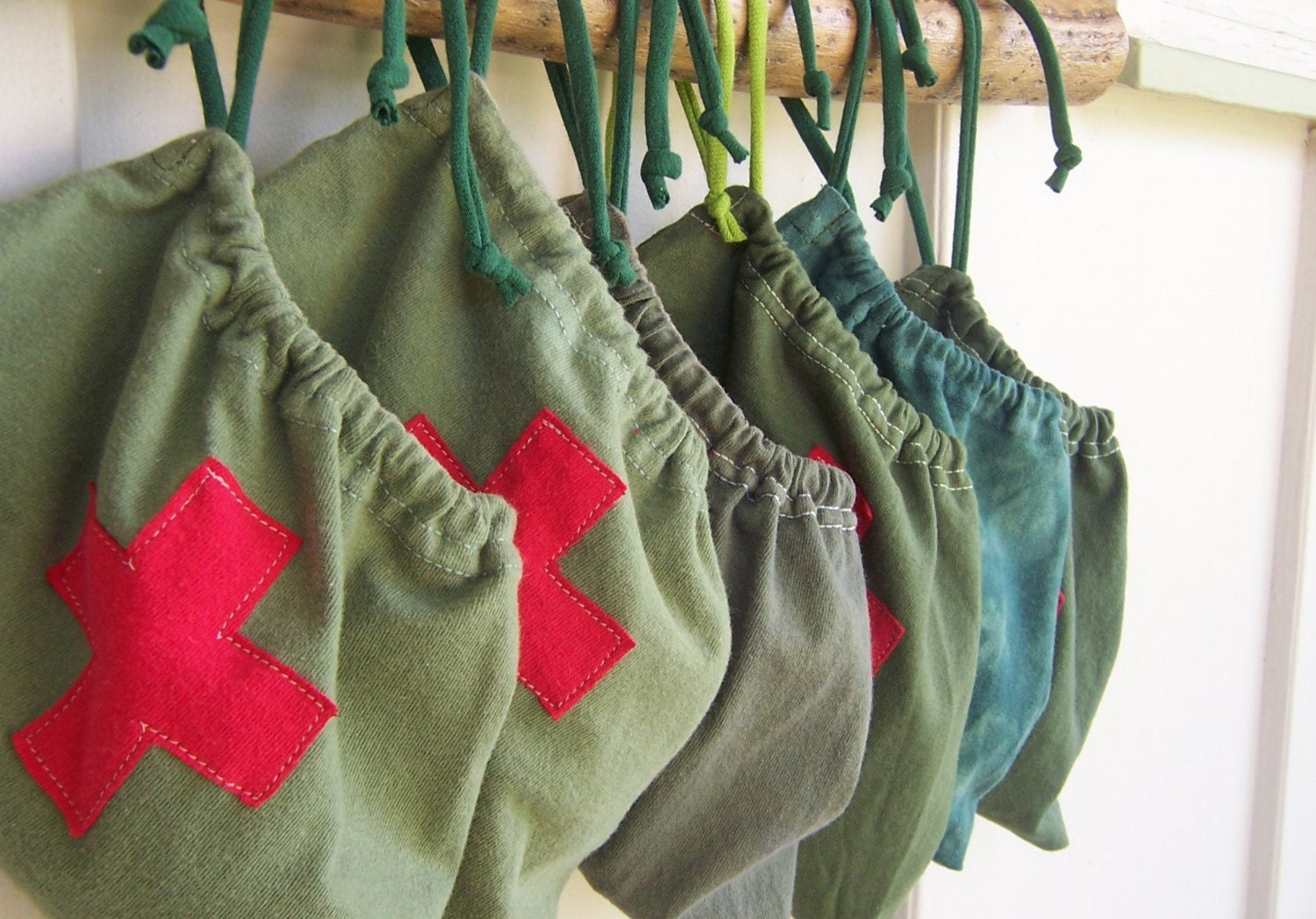 Six Pack POUCHES First Aid 6 wristlets