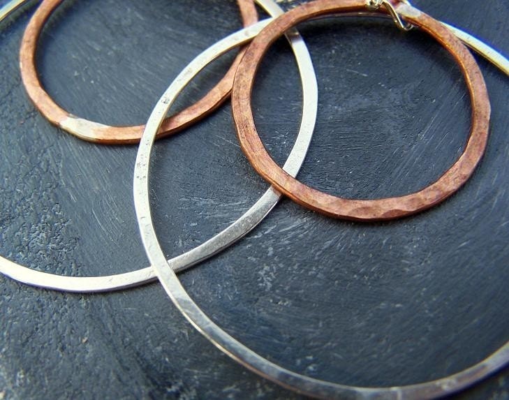 Silver and copper hoop earrings - CynthiaDelGiudice