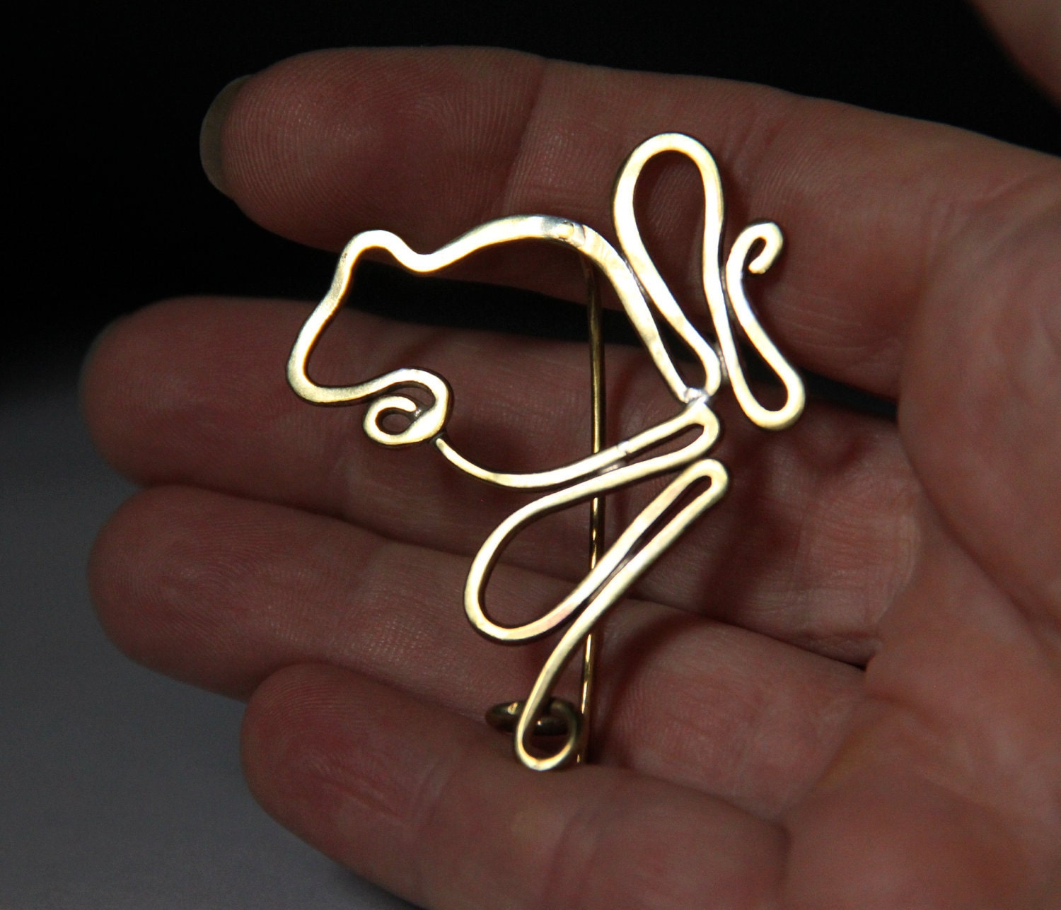 Frog Brooch Brass wire (small)