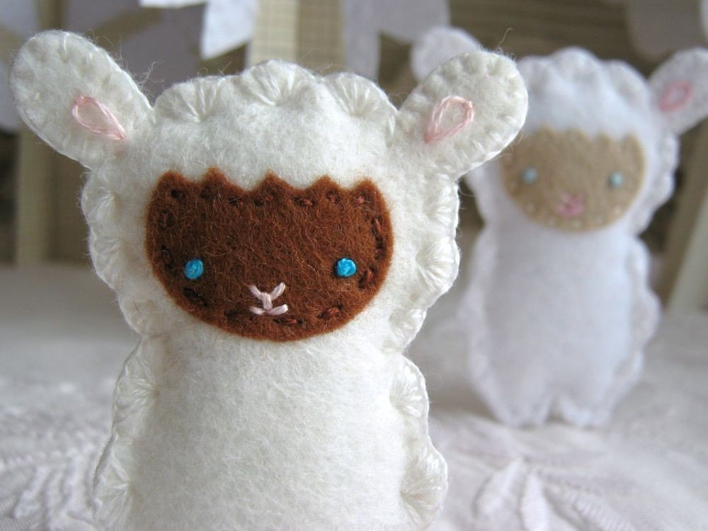 Felt Sheep Embroidered Brooch - Cream