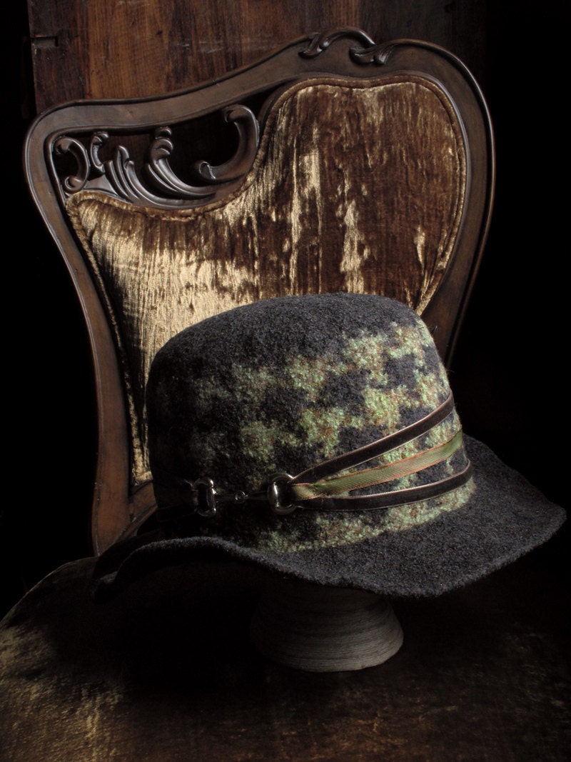 Mossy Houndstooth Bowler