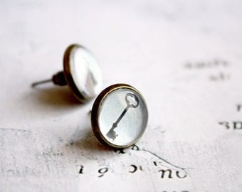 Key and Keyhole Studs -  Romantic Vintage Jewelry - Gift For Her Under 20usd