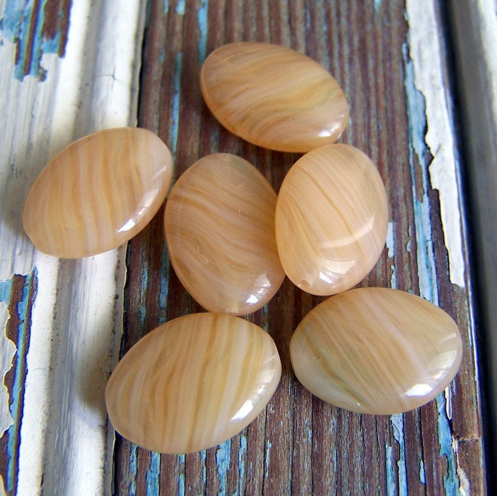 Vintage Glass Beads, flat, oval, light buff and white swirl, 6 beads