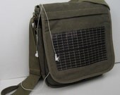 talk2myShirt Solar Bag - charge your iPod, cellphone and more