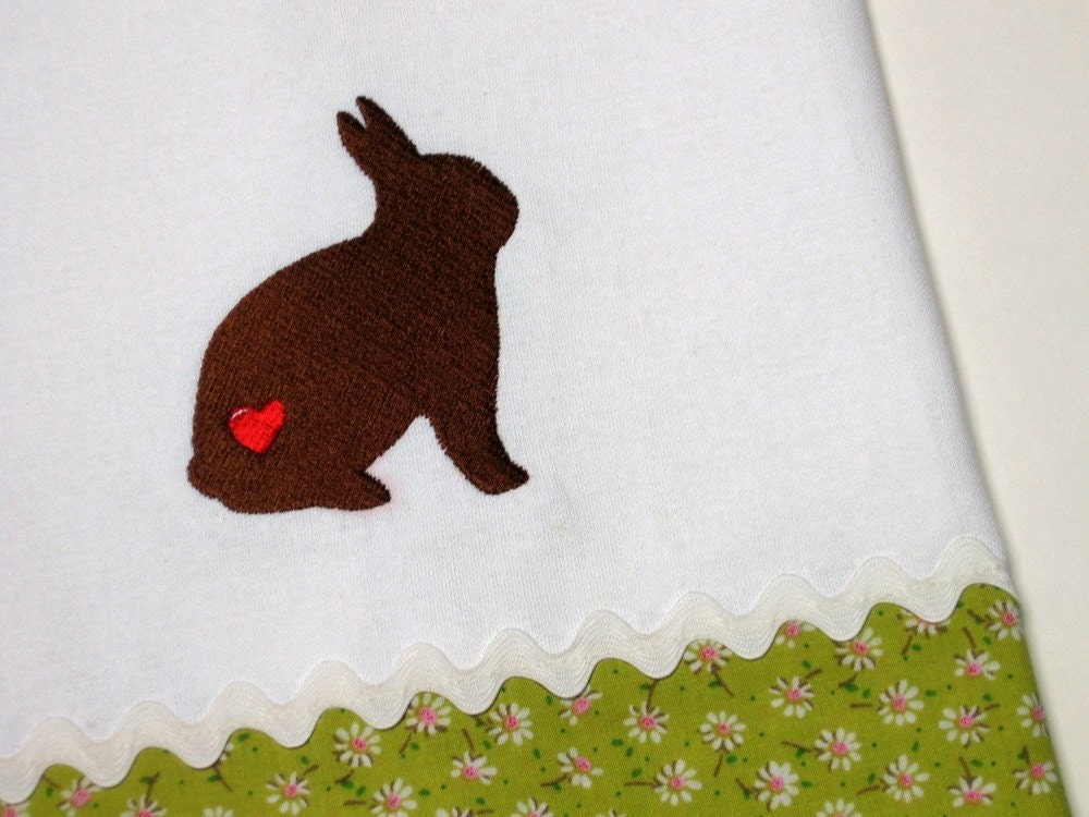 I Love Bunnies - Embroidered Brown Woodland Bunny Rabbit with Red Heart Bum - Green with White and Pink Daisies