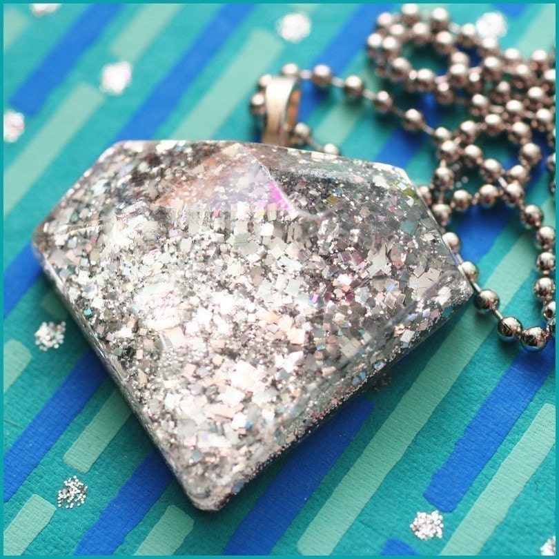 Bling Bling - Faux Diamond Resin Necklace (silver)
