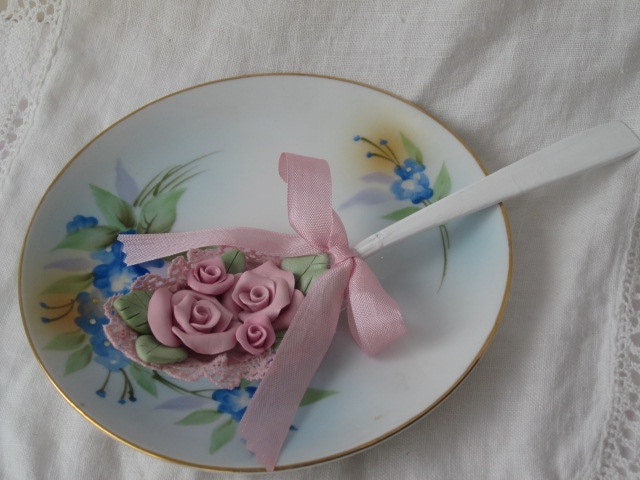 Shabby Cottage Chic White Tablespoon SPOON Display with PINK Clay Roses ECS cst