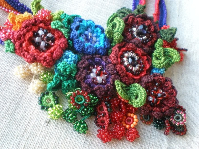 Ranunculus Hebecarpus ... Freeform Beaded Crochet Necklace - Flowers