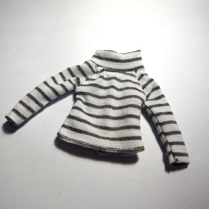 Blythe grey and white stripe long neck t-shirt