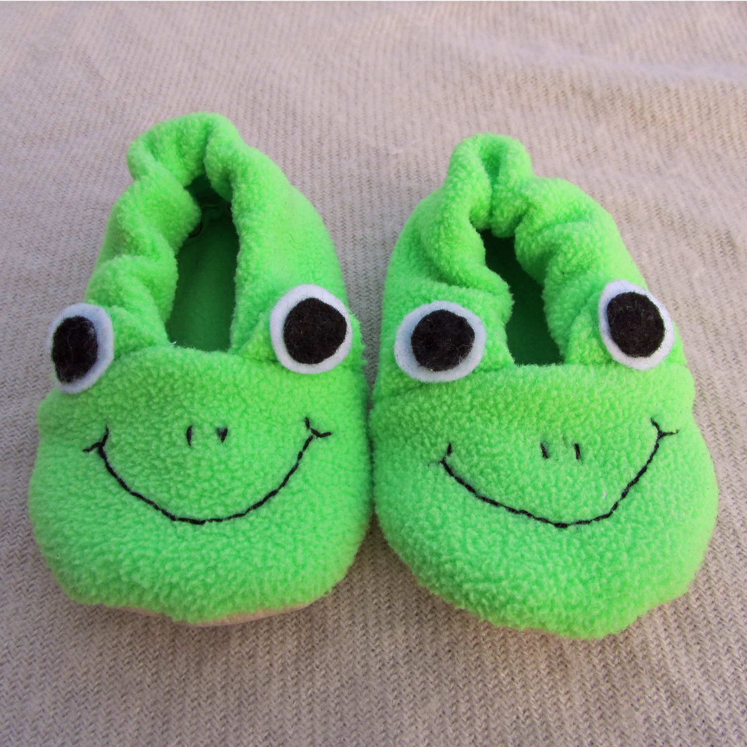 Frog Slipper Shoe bootie sewing pattern PDF. Baby Toddler Boy Girl. 0-24 months