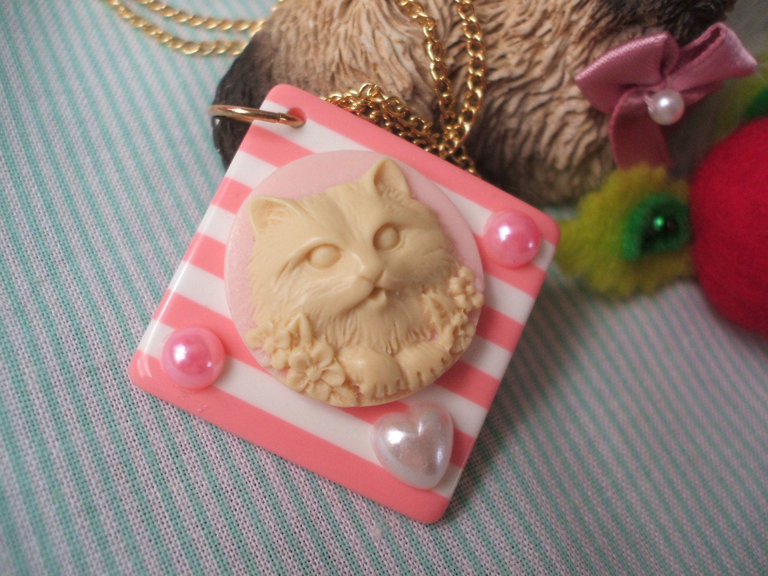 80s Pastel Bubblegum Pink Kitten Necklace