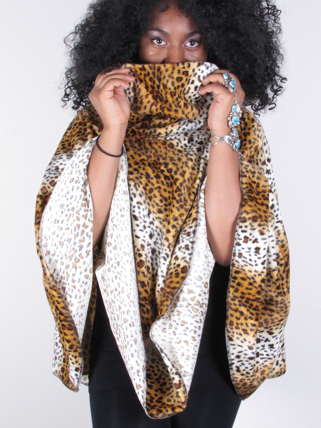 vintage AmAZiNg aNImAL lEOPaRd PrInT CoWl nEcK BlAnKeT PoNcHo sWeATeR ShAwL CaPe sm med lg