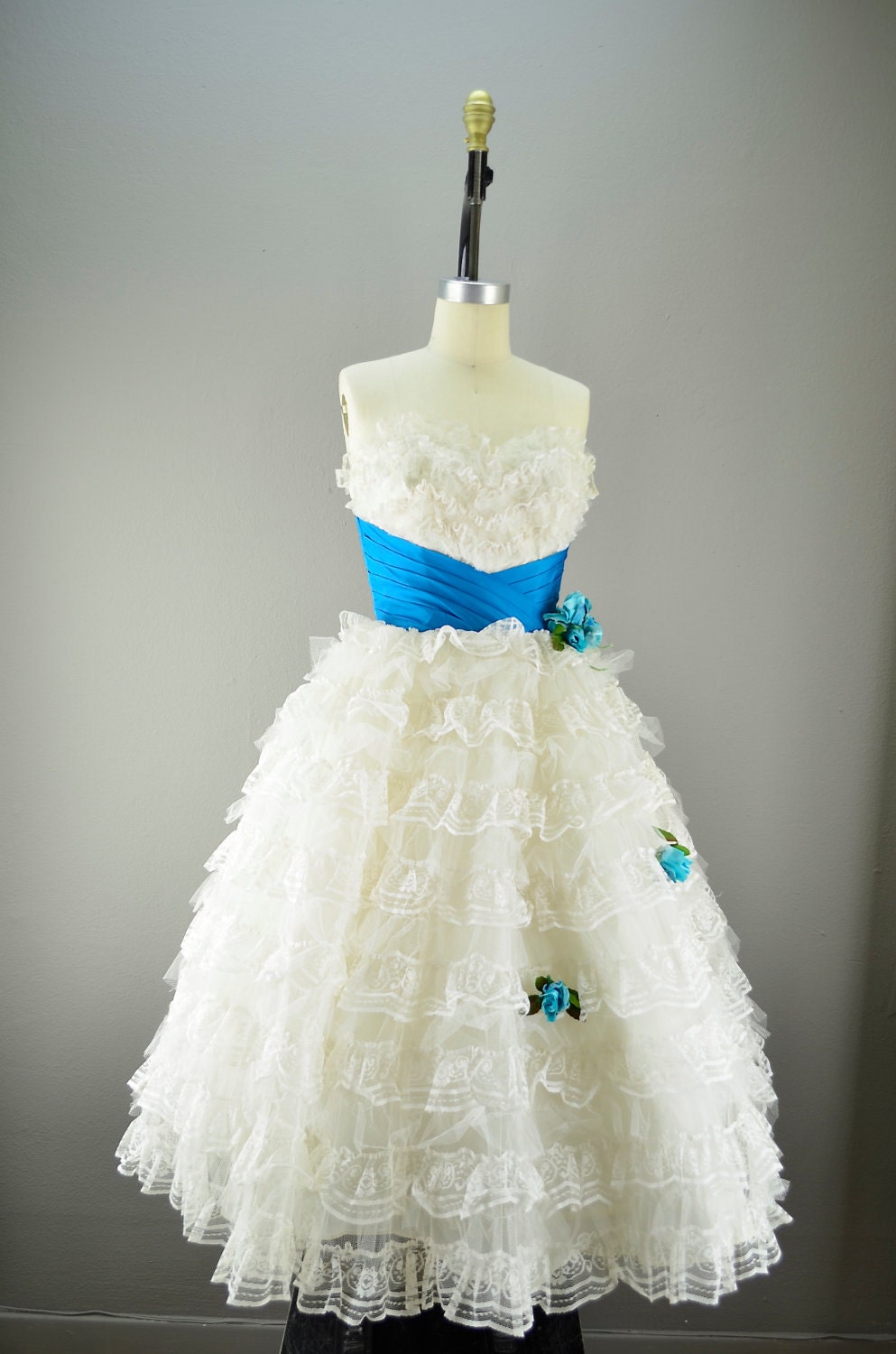 1950s perfect party dress size small medium 50s cupecake lace VLV Strapless WEDDING tea length tulle