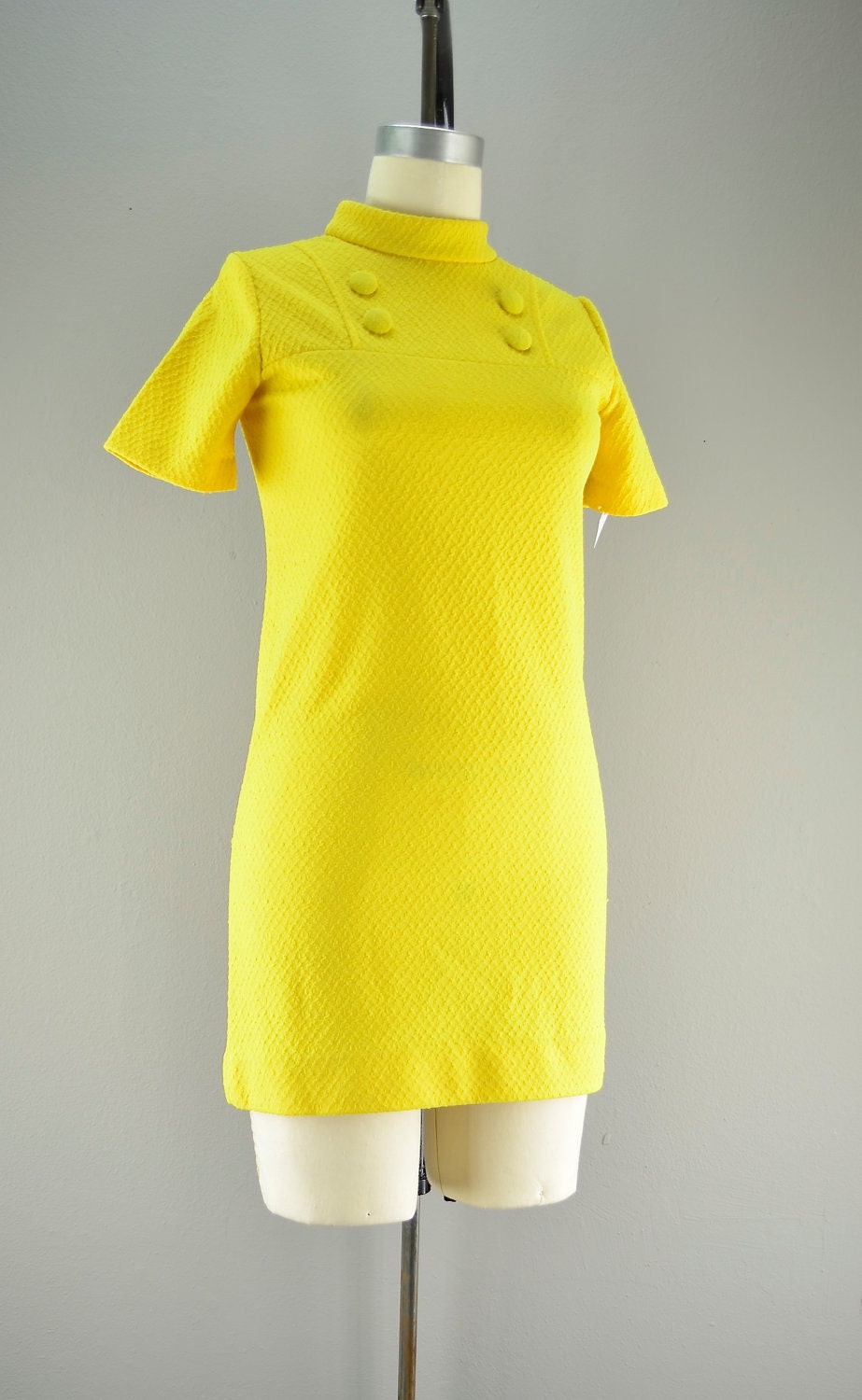 1960s mod yellow mini dress size small 60s retro textured mustard fitted sheath Twiggy