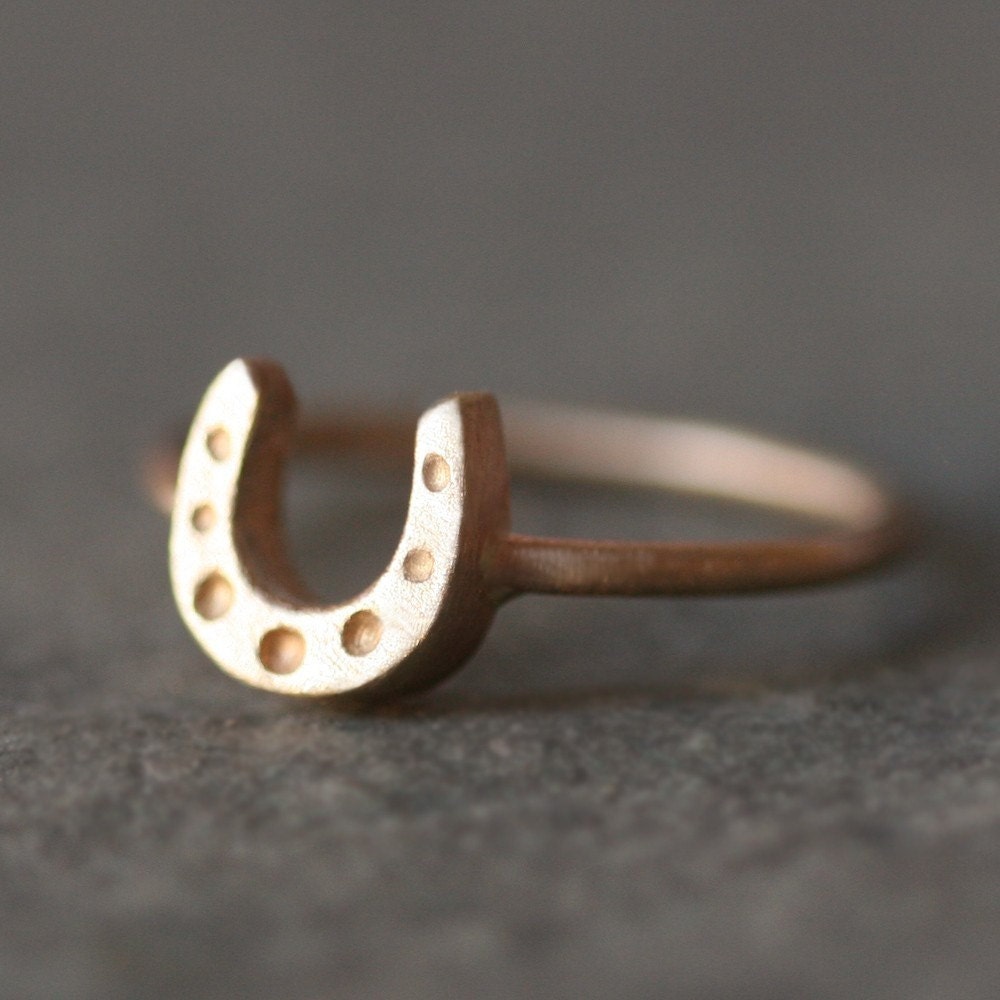 Horseshoe Ring in 14K Gold
