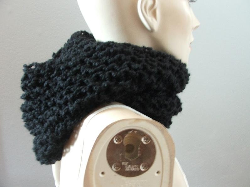 STYLING IT Black Hoodie scarflette